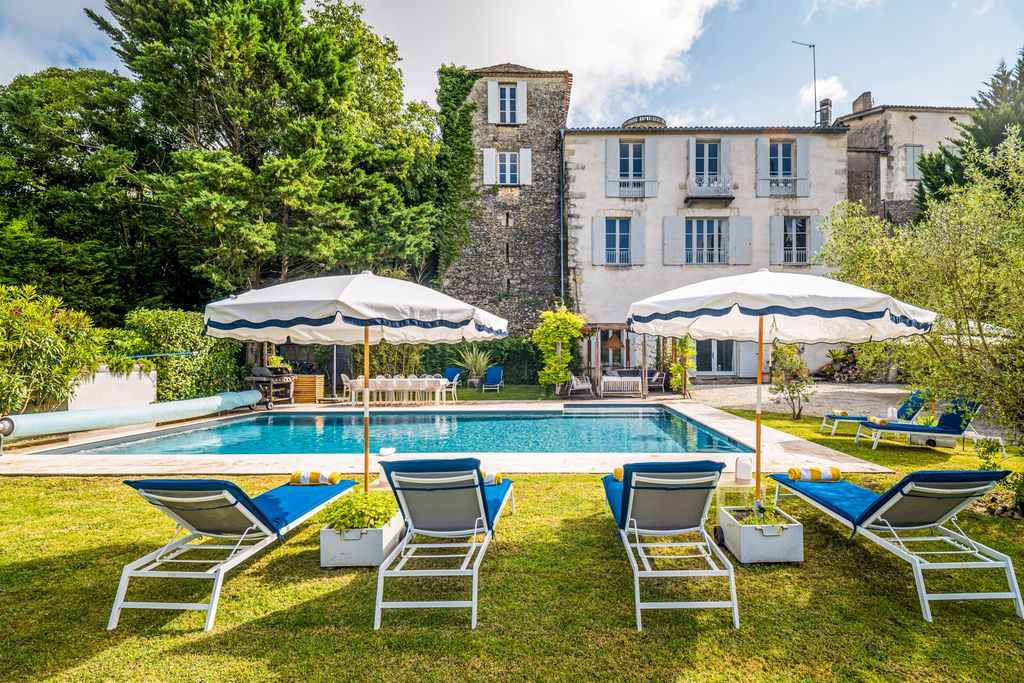 La Jardin du Chateau Aquitaine Olivers Travel 1
