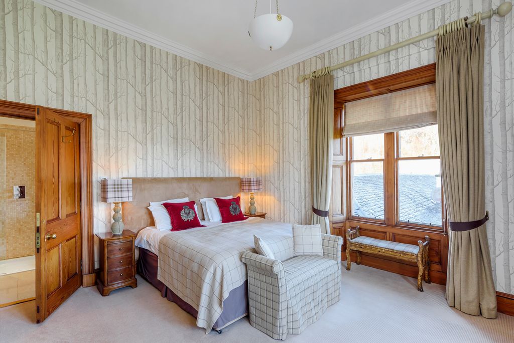 Caledonian Lodge Scotland Olivers Travels 5