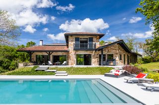 Vue Montagne Biarritz Olivers Travels 1