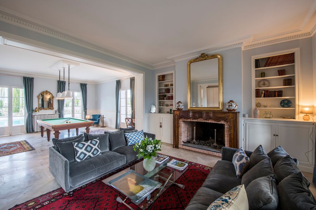 Chateau Grand Cru Aquitaine Olivers Travels3