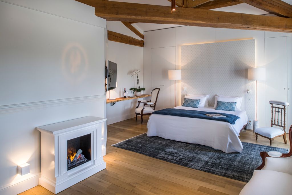 Chateau Grand Cru Aquitaine Olivers Travels5