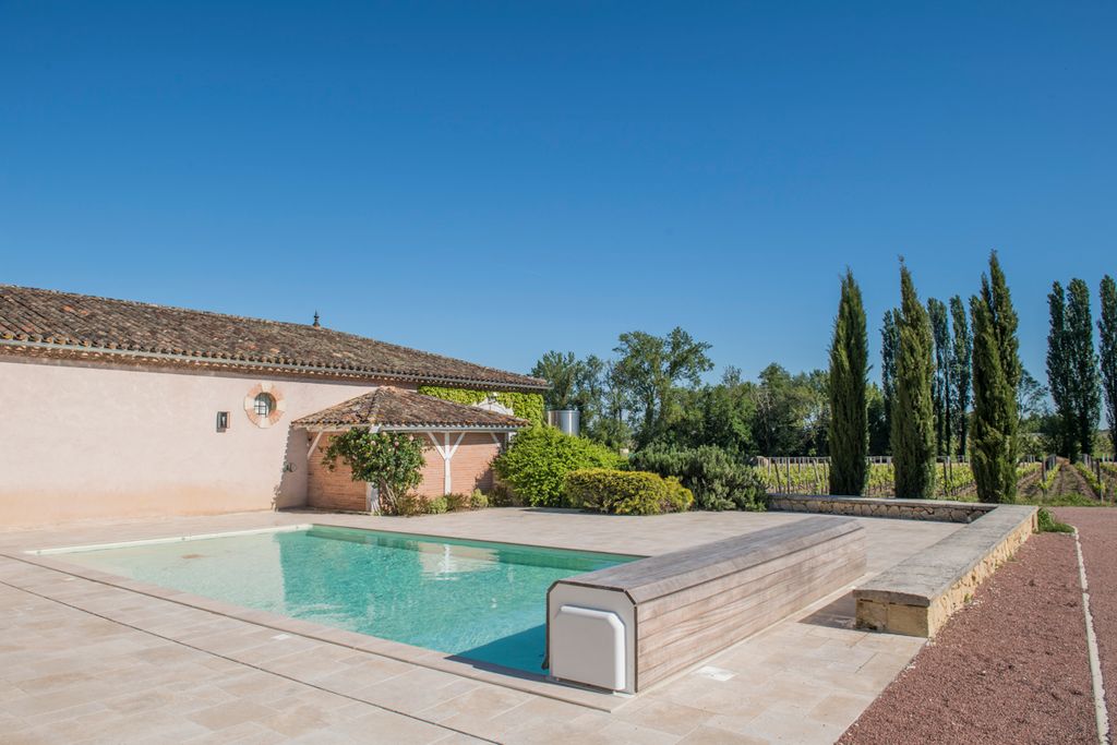 Chateau Grand Cru Aquitaine Olivers Travels7