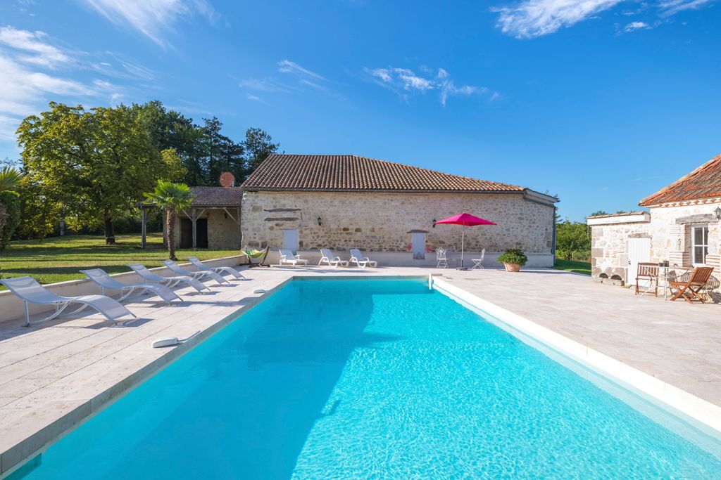 Chateau Romance Aquitaine Olivers Travels 5