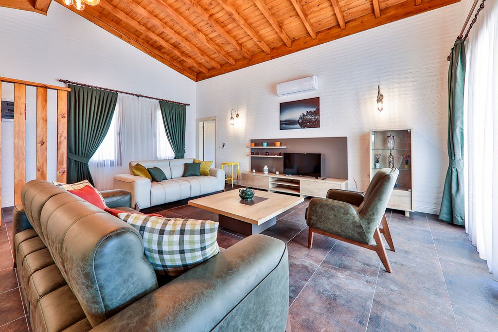 Villa Fistik Islamlar Olivers Travels 3
