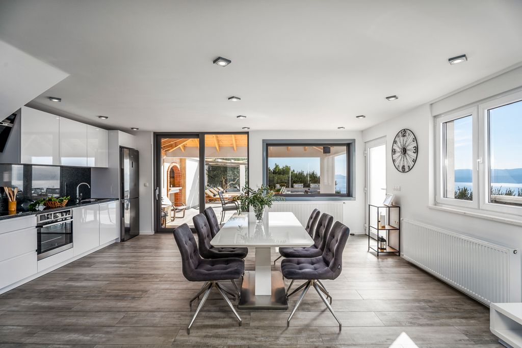 Villa Dyeing Dalmatia Olivers Travels3
