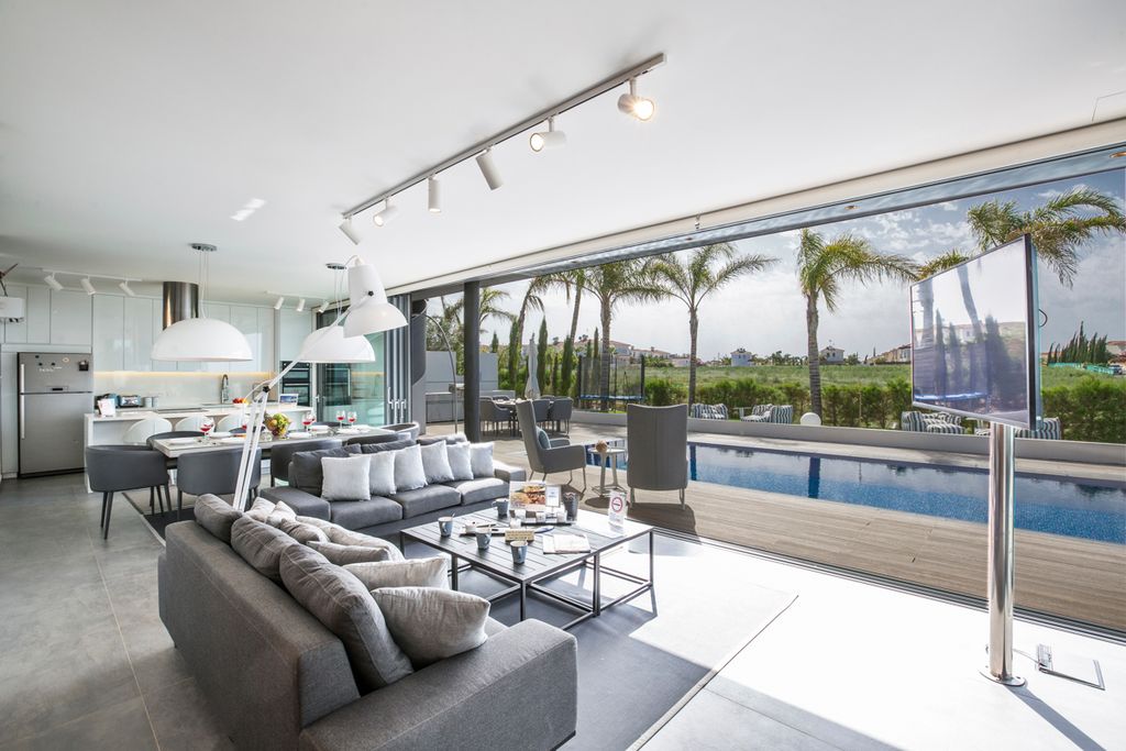 Villa Arachne Pernera Olivers Travels3