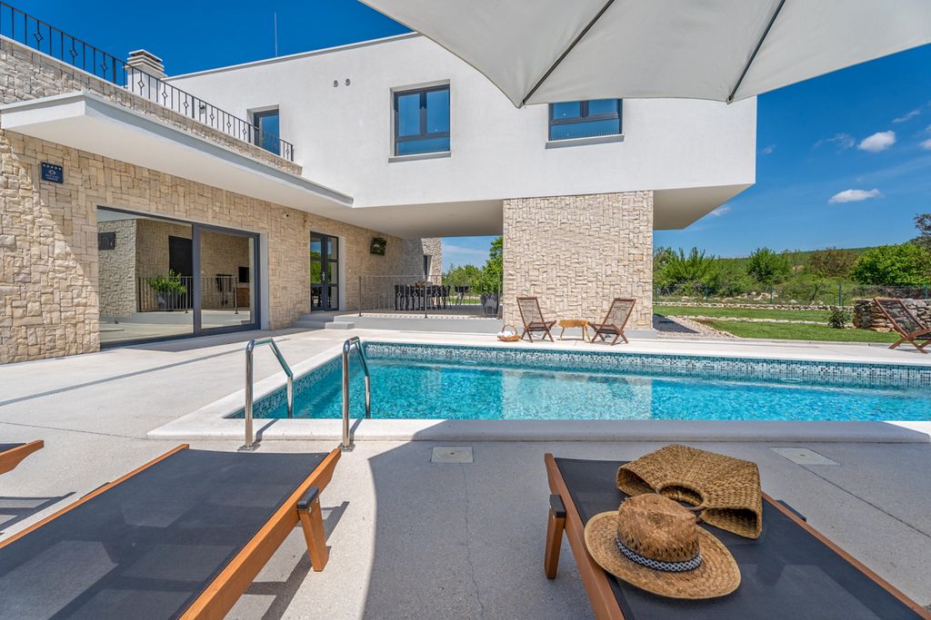 Villa Gravel Dalmatia Olivers Travels 002