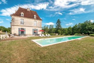 Chateau Perigord Dordogne OliversTravels 1
