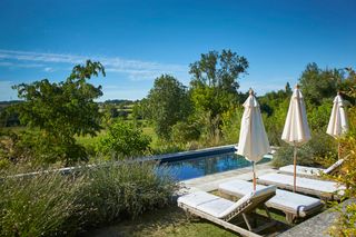 Maison des Pivoines Dordogne Olivers Travels1