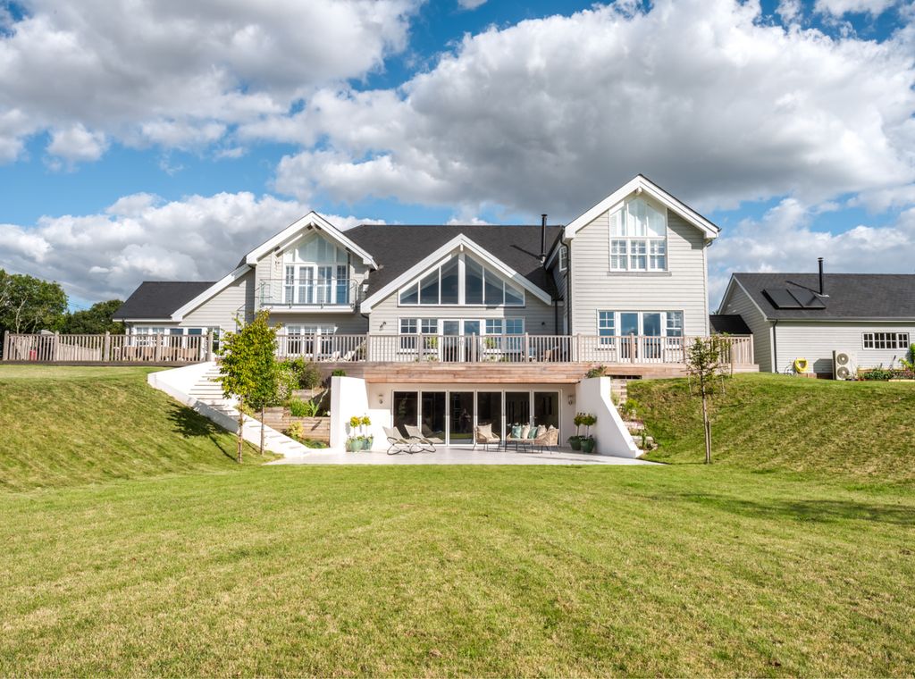 New England Mansion South East Olivers Travels 01