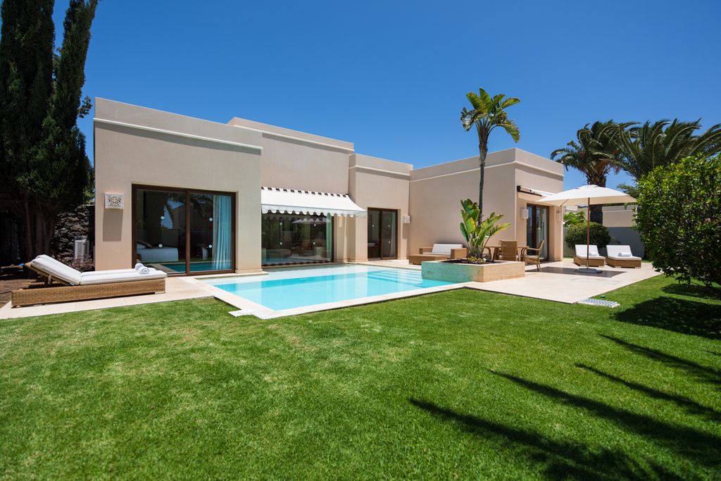 Villa Grand Deluxe Lanzarote Olivers Travels1