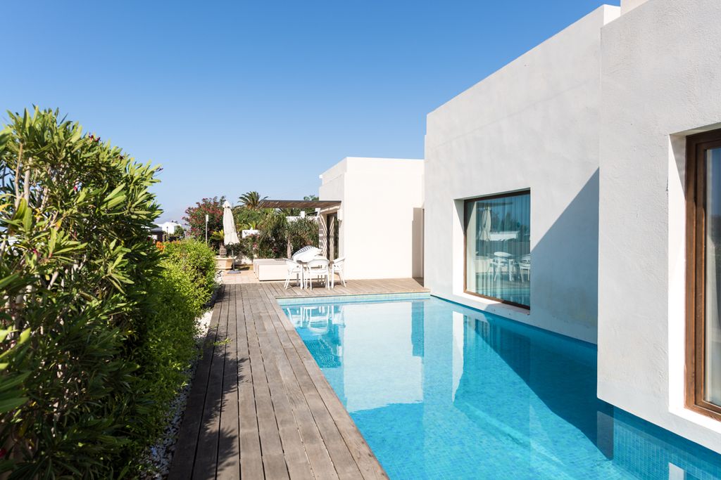 Deluxe Lanzarote Olivers Travels1