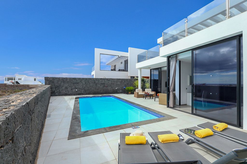 Villa Bernialiss Lanzarote Olivers Travels02