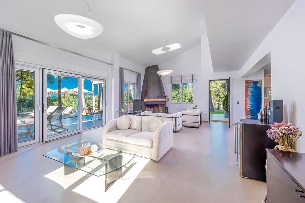 Villa Pinewood Corfu Olivers Travels 3